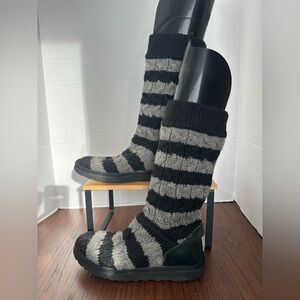 UGG Classic Cardy Black & Gray Striped Cable Knit Sock Boots. Size 8.